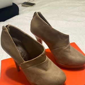Heels, beige, 7